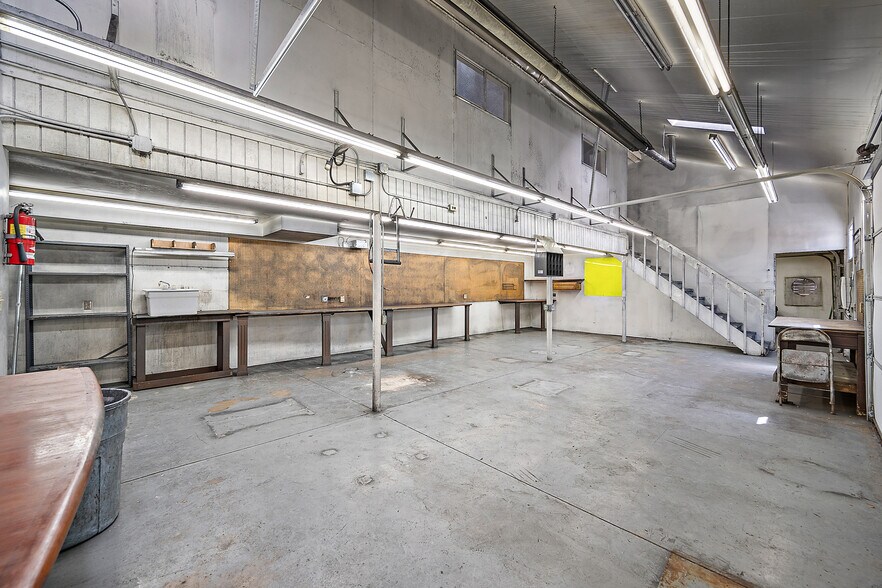 More Photos Of 18 1/2 Swope Ave, Colorado Springs Light Distribution For Sale