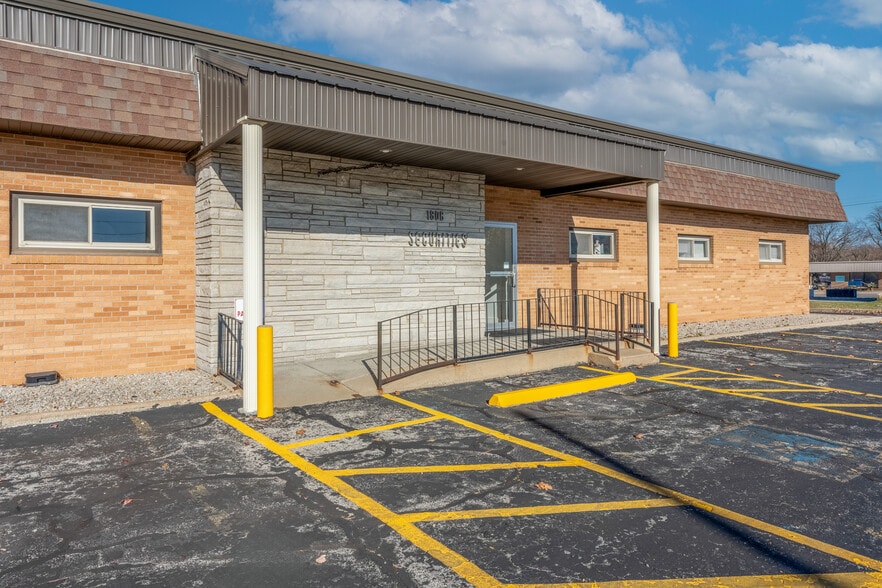 More Photos Of 1806 W 11th St, Sedalia Office For Lease