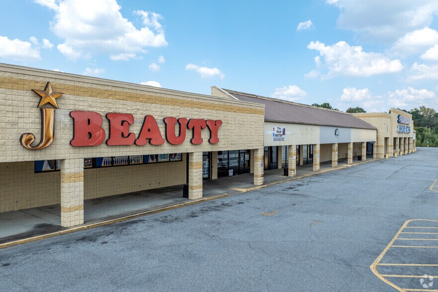 More Photos Of 1607 S Lumpkin Rd, Columbus Storefront For Lease