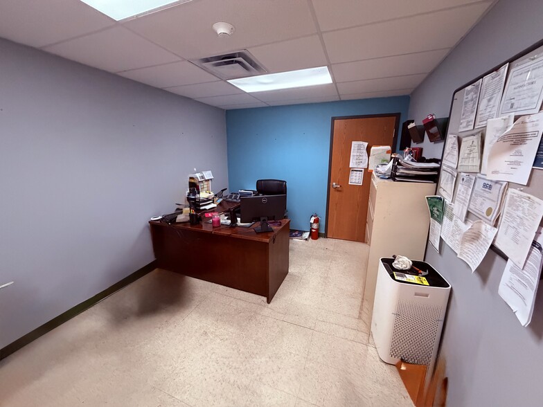 More Photos Of 924 N 8th St, Camden Distribution For Sale