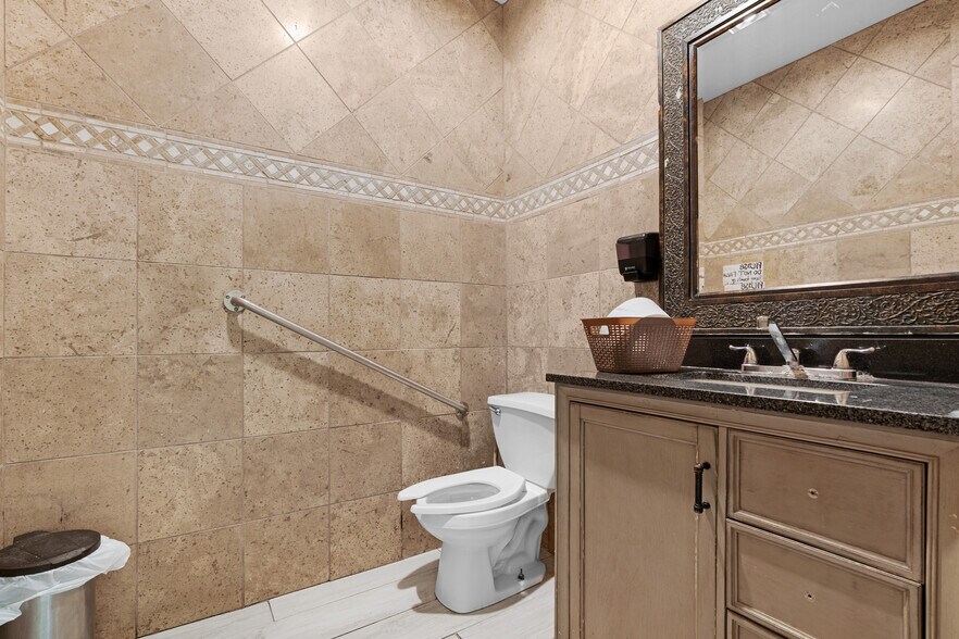 More Photos Of 6120 N 59th Ave, Glendale General Retail For Sale