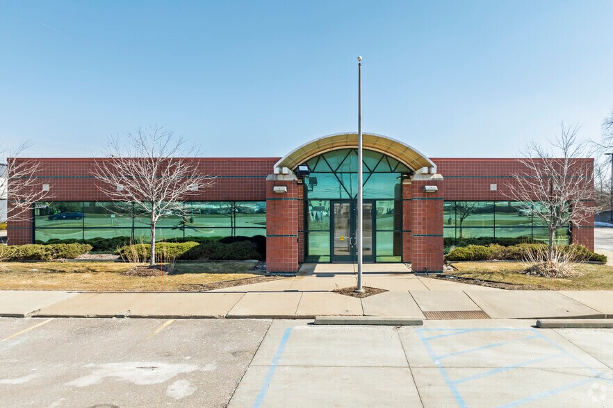 More Photos Of 30730 Groesbeck Hwy, Roseville Bank For Sale