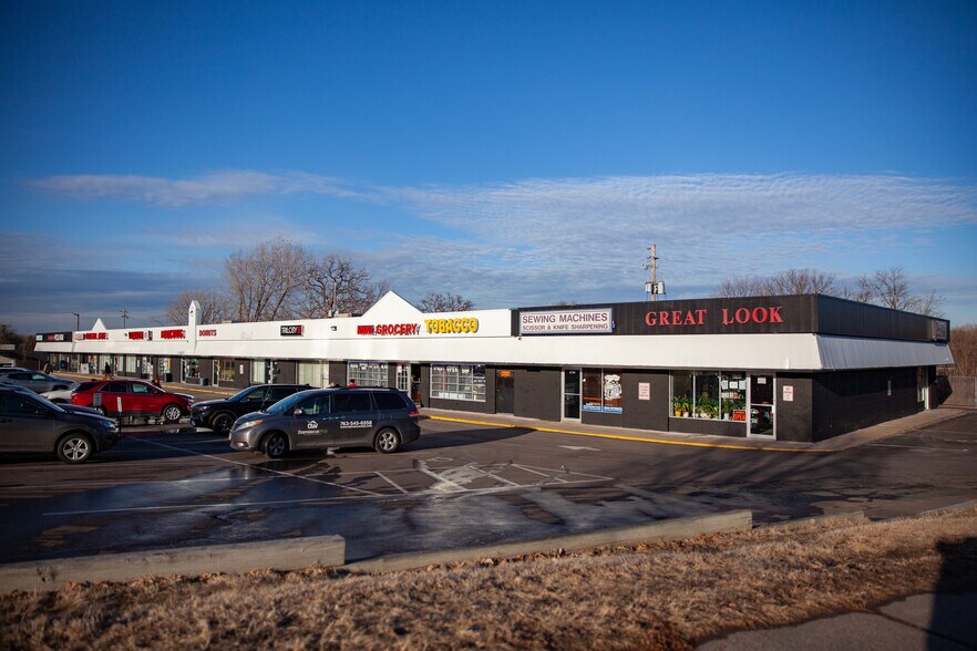 More Photos Of 2700-2750 N Douglas Dr N, Crystal Freestanding For Sale