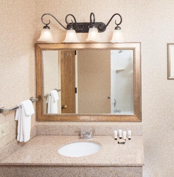 More Photos Of 1929 4th St, Eureka Hotel For Sale