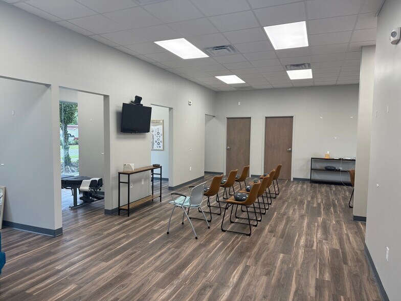 More Photos Of 6404 Old Winter Garden Rd, Orlando Medical For Sale