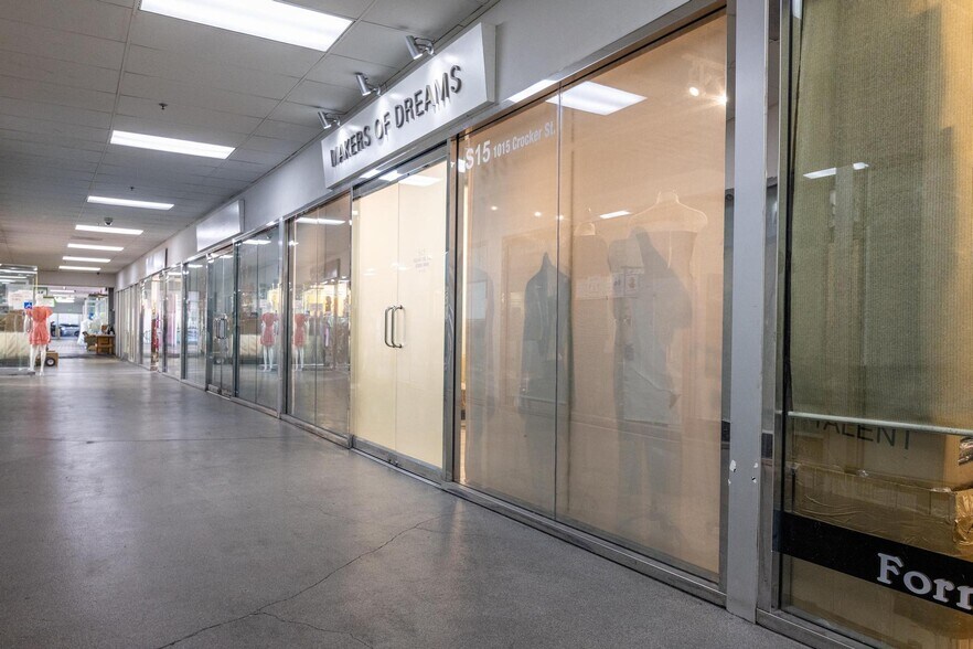 More Photos Of 1100 S San Pedro St, Los Angeles Storefront For Lease