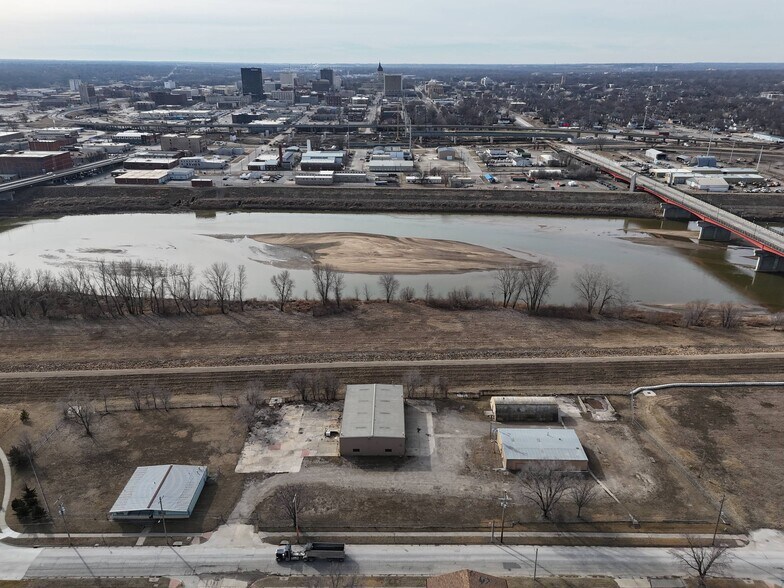 More Photos Of 225 NW Curtis St, Topeka Land For Sale