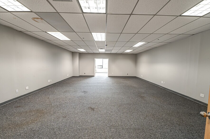 More Photos Of 1800 Ocean Ave, Ronkonkoma Light Distribution For Lease