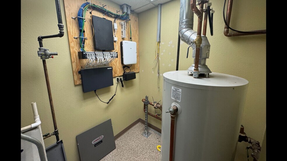 More Photos Of 45 Lagoon Rd, Rock Springs Warehouse For Lease