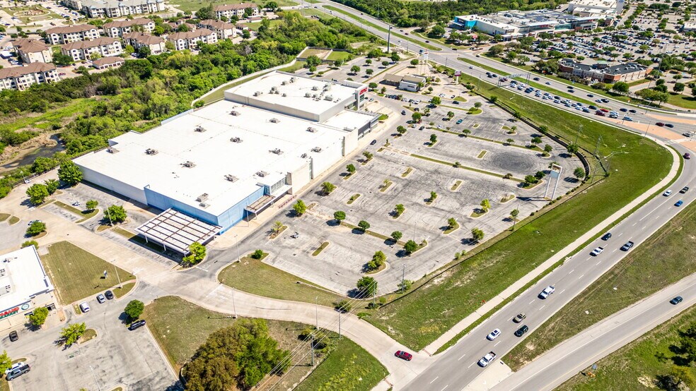 More Photos Of 12625 N Interstate 35, Austin Freestanding For Sale
