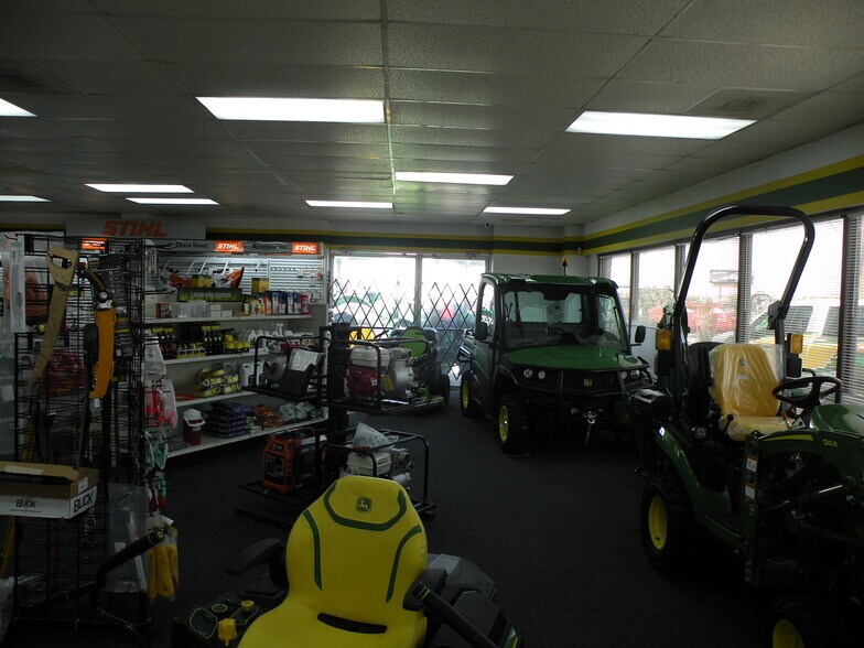 More Photos Of 45223 23rd St W, Lancaster Auto Dealership For Sale