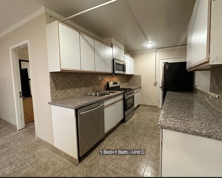 More Photos Of 7304 Canby Ave, Reseda Freestanding For Sale