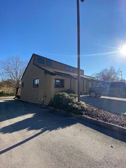 More Photos Of 10805 Kingston Pike, Knoxville Office For Lease