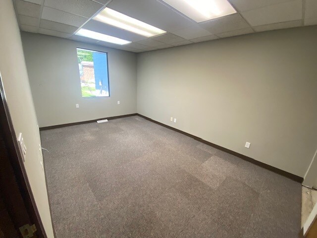 More Photos Of 1050 Glory Rd, Green Bay Flex For Lease