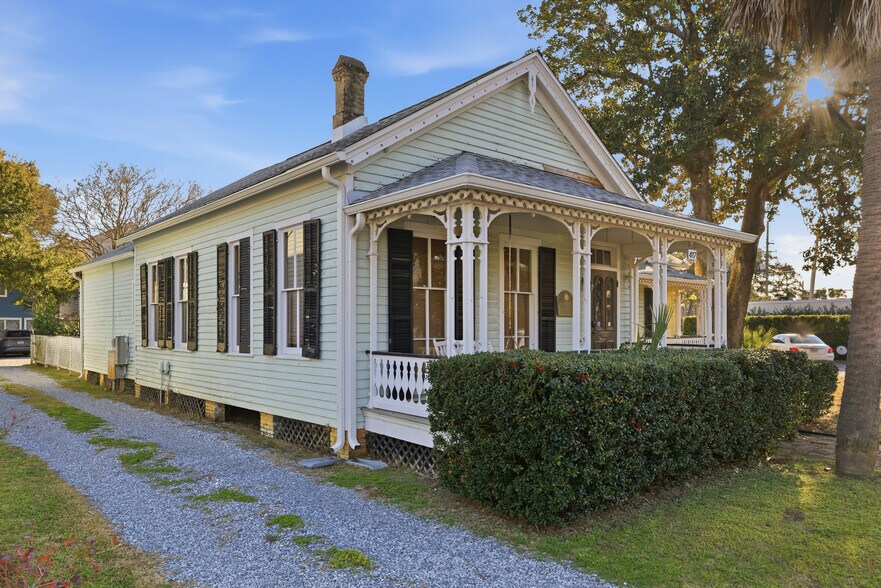 More Photos Of 417 Zarragossa St, Pensacola Office Residential For Sale