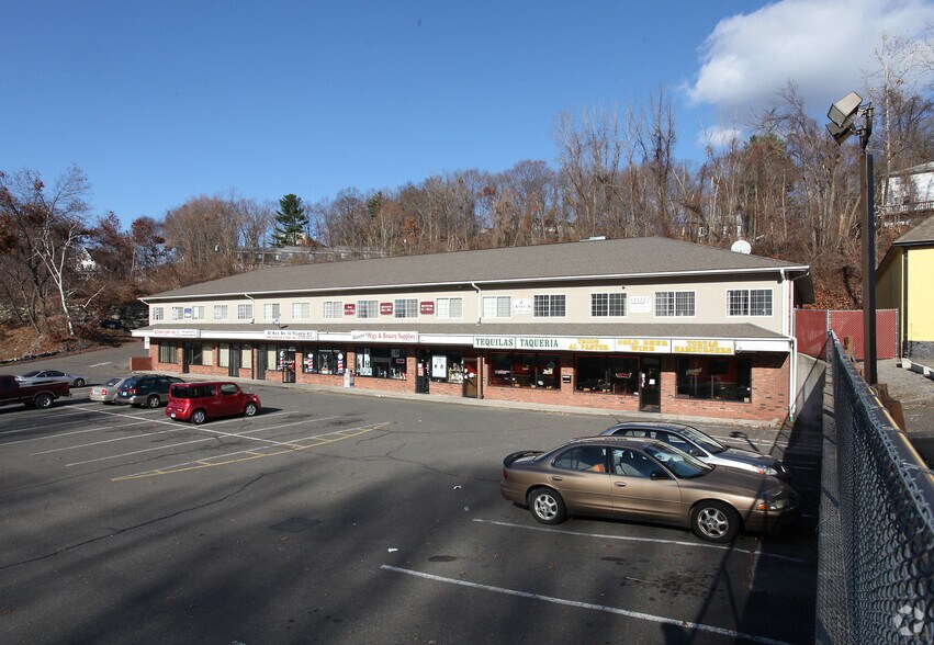 More Photos Of 558 Chase Ave, Waterbury Storefront Retail Office For Lease