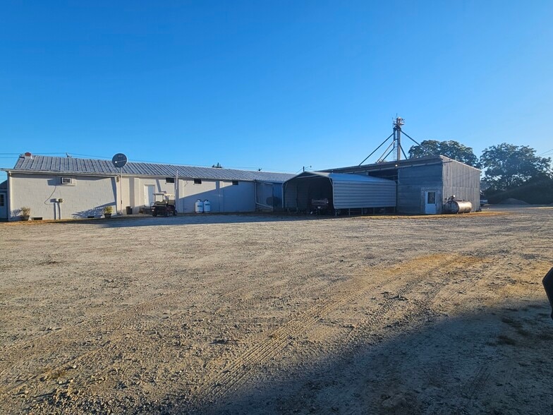 More Photos Of 460 Colonial Trl E, Surry Warehouse For Sale