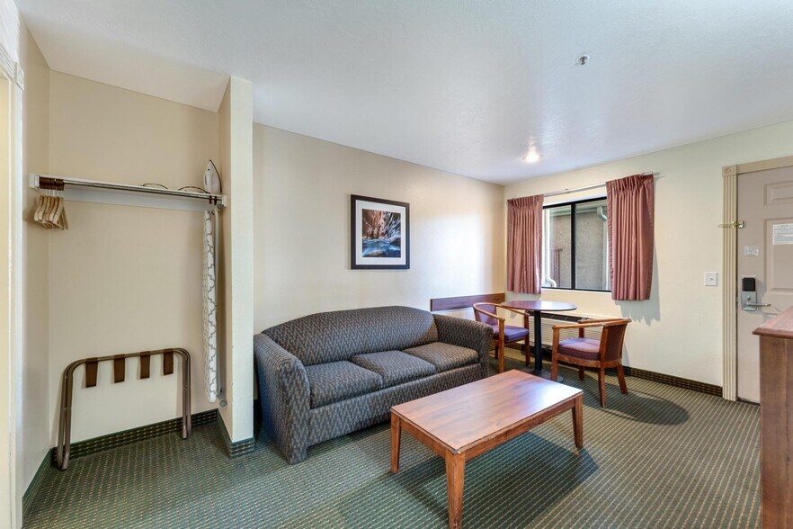 More Photos Of 260 W Main St, Vernal Hotel For Sale