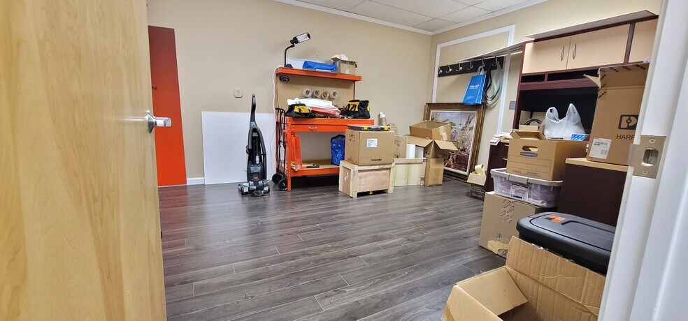 More Photos Of 24 Main St, Centerbrook Loft Creative Space For Lease
