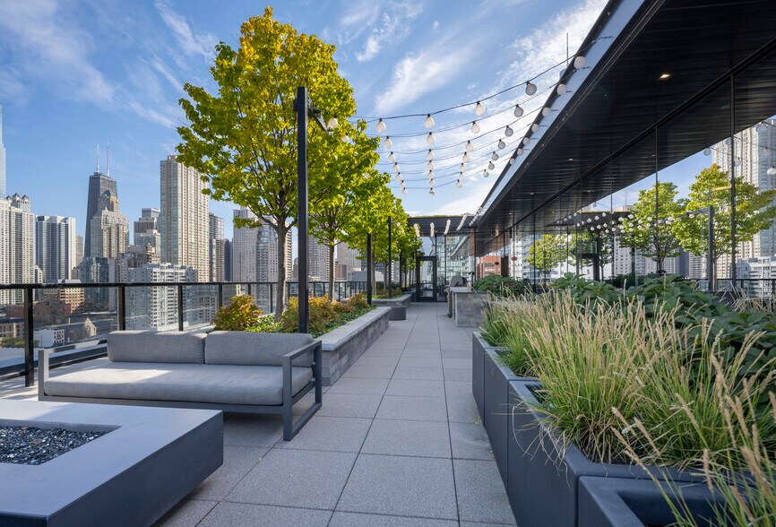 More Photos Of 448 N LaSalle Dr, Chicago Office For Lease