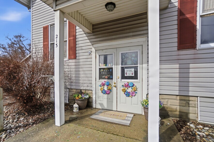 More Photos Of 213 N Broadway St, Spencerville Flex For Sale