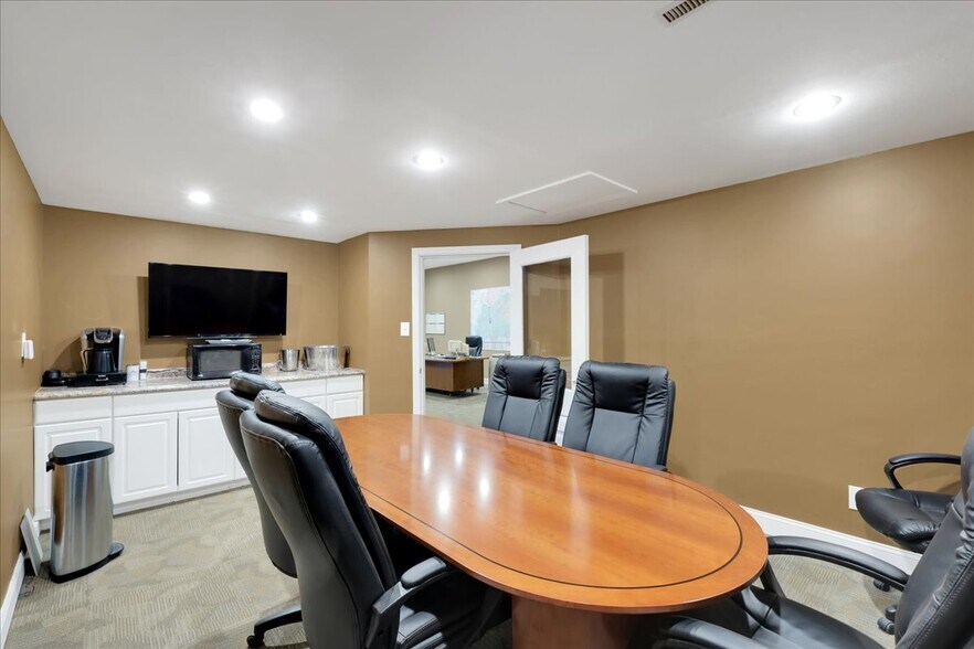 More Photos Of 1518 Petunia Ave, Louisville Warehouse For Sale