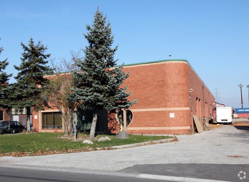 More Photos Of 51 Delta Park Blvd, Brampton Service For Sale