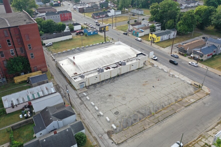 More Photos Of 2421 W Market St, Louisville Freestanding For Sale