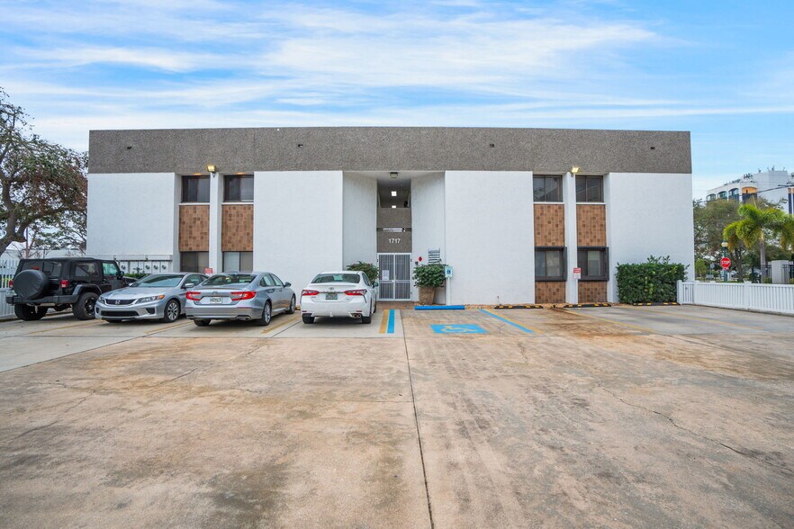More Photos Of 1717 2nd St, Sarasota Office For Lease