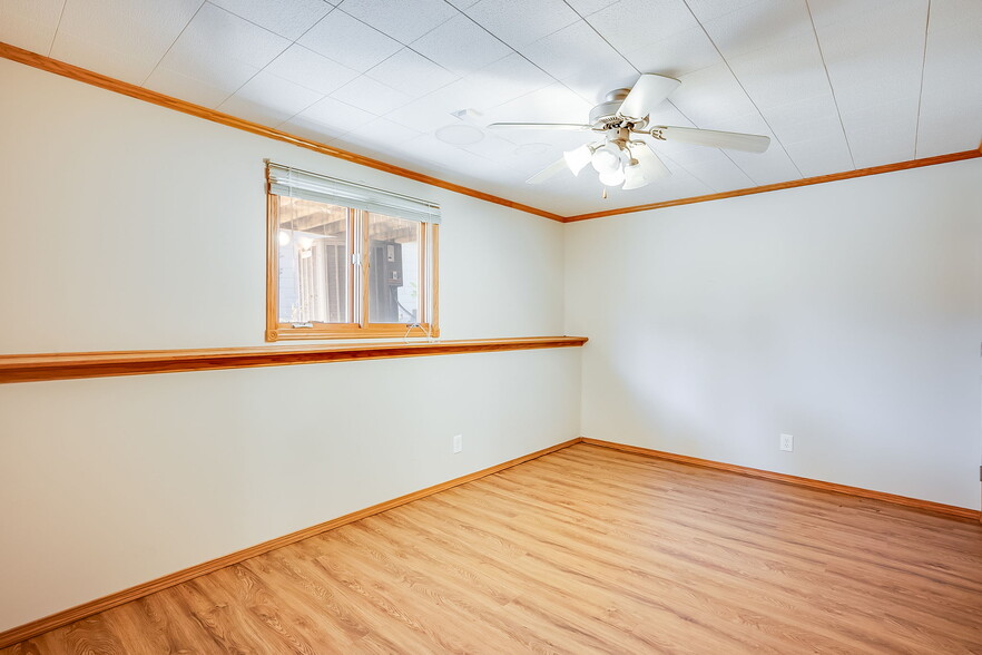 More Photos Of 121 S Water St, Derby Office For Sale