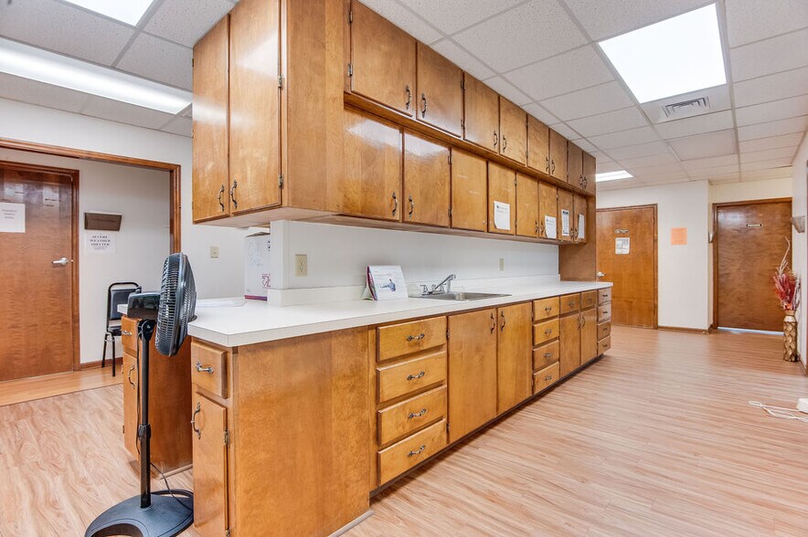 More Photos Of 231 Memorial Dr, Jacksonville Medical For Sale