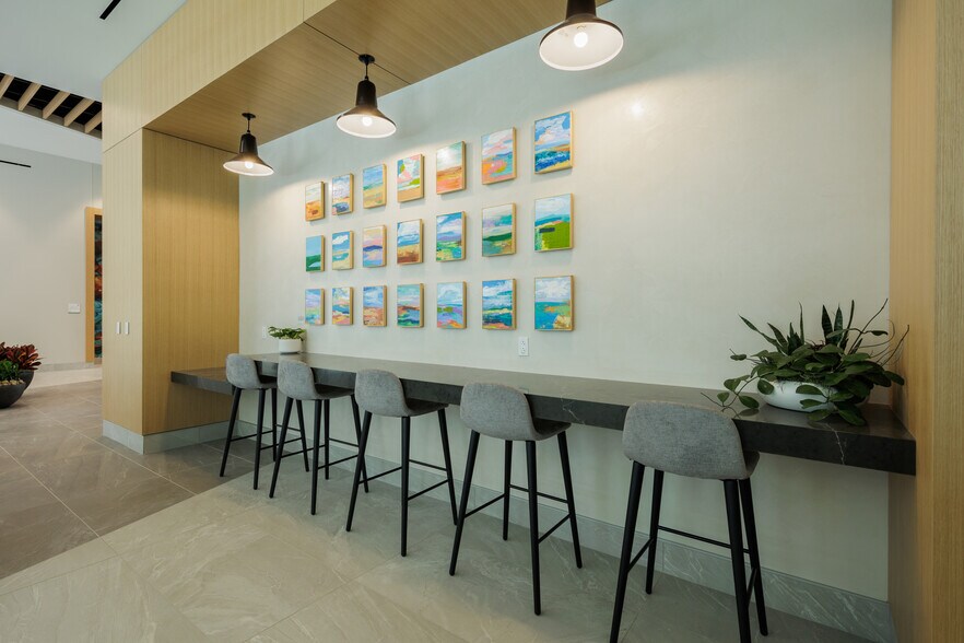 More Photos Of 1401 Philomena St, Austin Medical For Lease