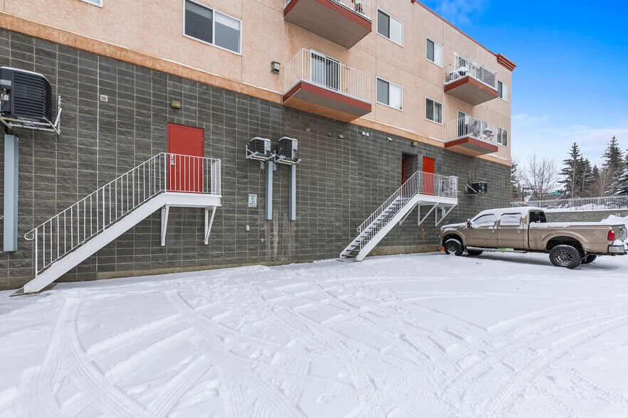 More Photos Of St Thomas St, St. Albert Apartments For Sale