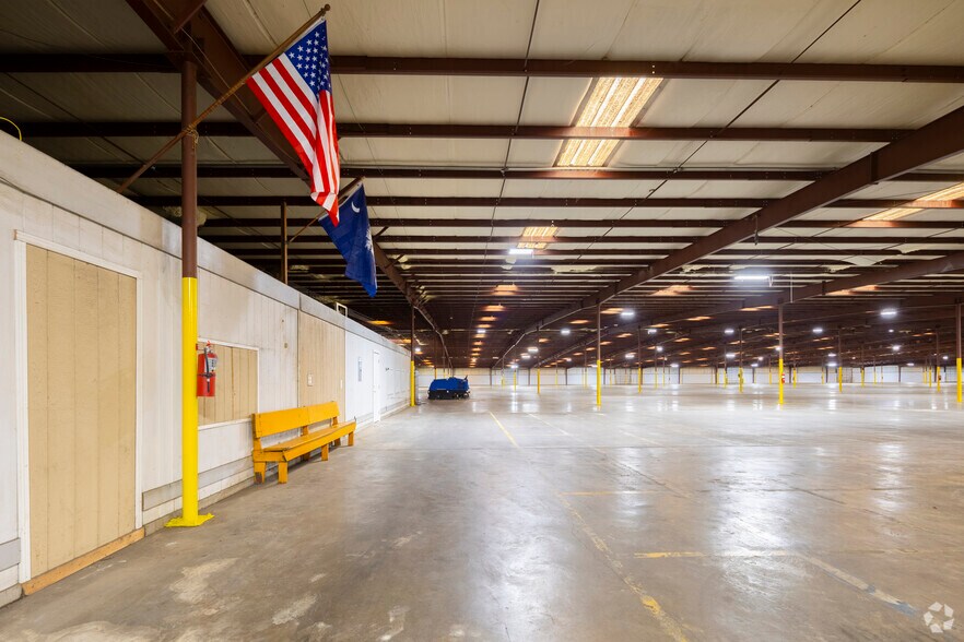 More Photos Of 847 W Main St, Lake City Warehouse For Lease