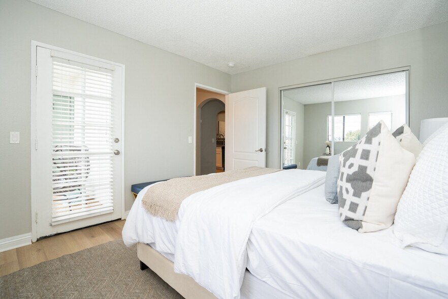 More Photos Of 1318 N Mansfield Ave, Los Angeles Apartments For Sale