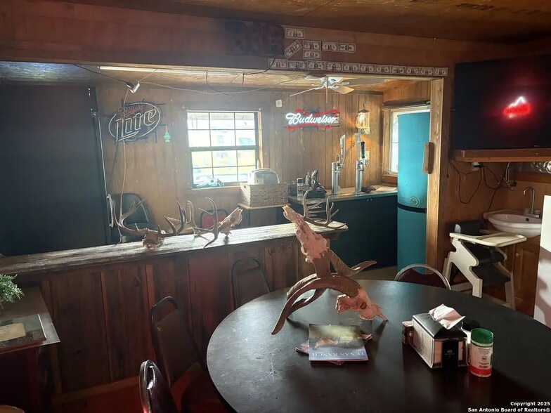 More Photos Of 7116 Texas R 2, Del Rio Convenience Store For Sale