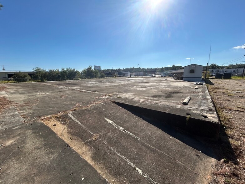 More Photos Of 721 Lakeside Dr, Mobile Land For Lease