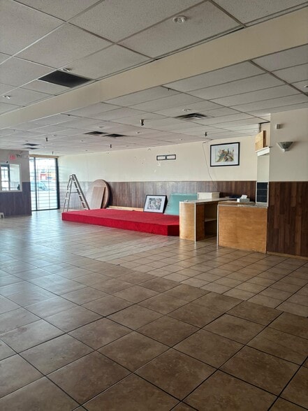 More Photos Of 3211-3235 17 Av SE, Calgary General Retail For Lease