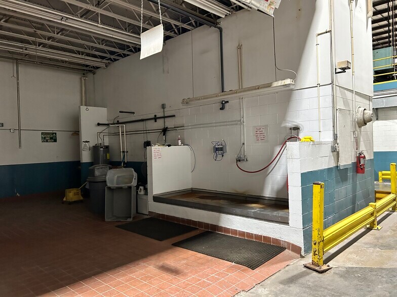 More Photos Of 203 Harris Dr, Poca Industrial For Sale