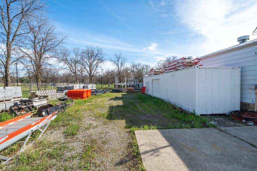 More Photos Of 895 Market st, Redding Industrial For Lease