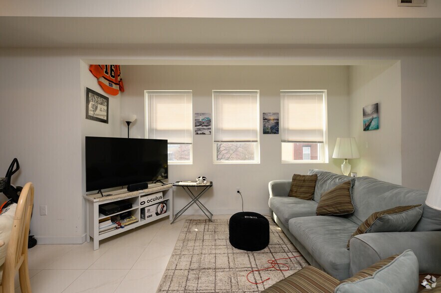 More Photos Of 521 N 34th St, Philadelphia Apartments For Sale
