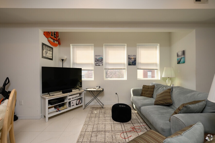 More Photos Of 521 N 34th St, Philadelphia Apartments For Sale