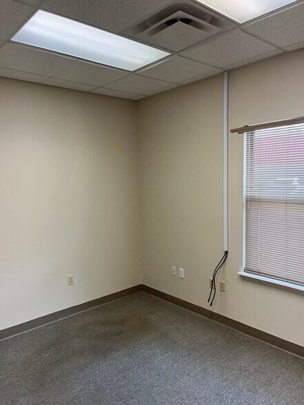 More Photos Of 3956 Sunbeam Rd, Jacksonville Medical For Lease