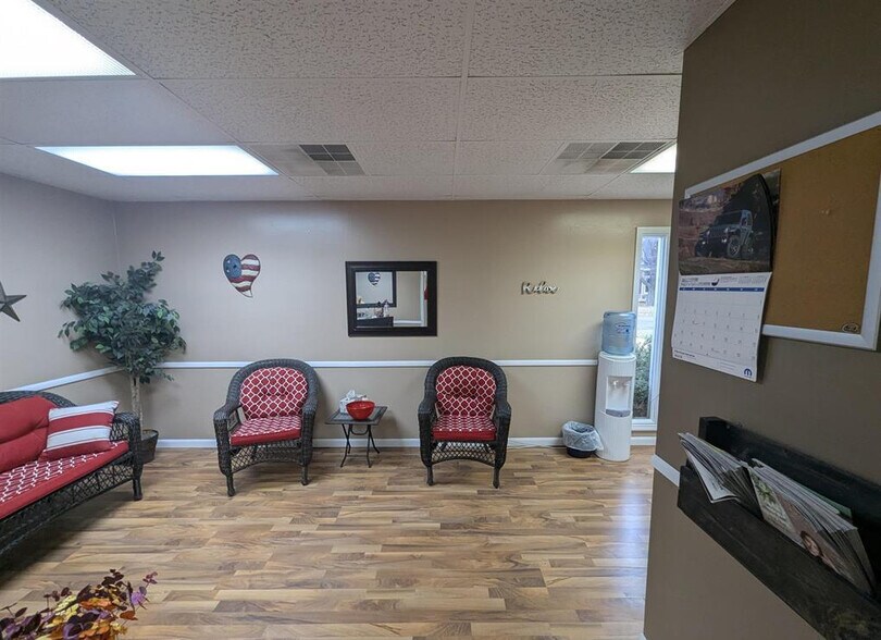 More Photos Of 533 W Main St, Princeville General Retail For Sale