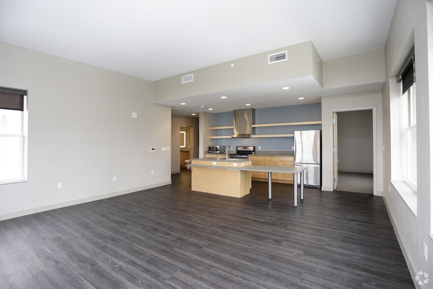 More Photos Of 415 Bridge St NW, Grand Rapids Apartments For Lease
