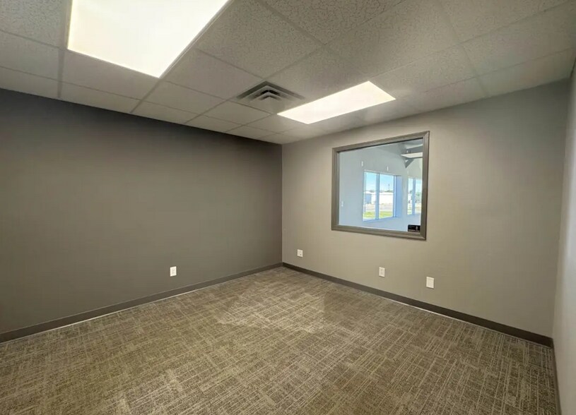 More Photos Of 633 1st Ave, Monroe Showroom For Lease