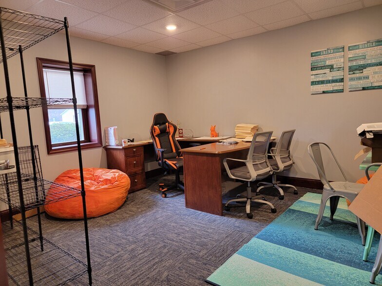 More Photos Of 1225 Woodlawn Ave, Cambridge Office For Lease
