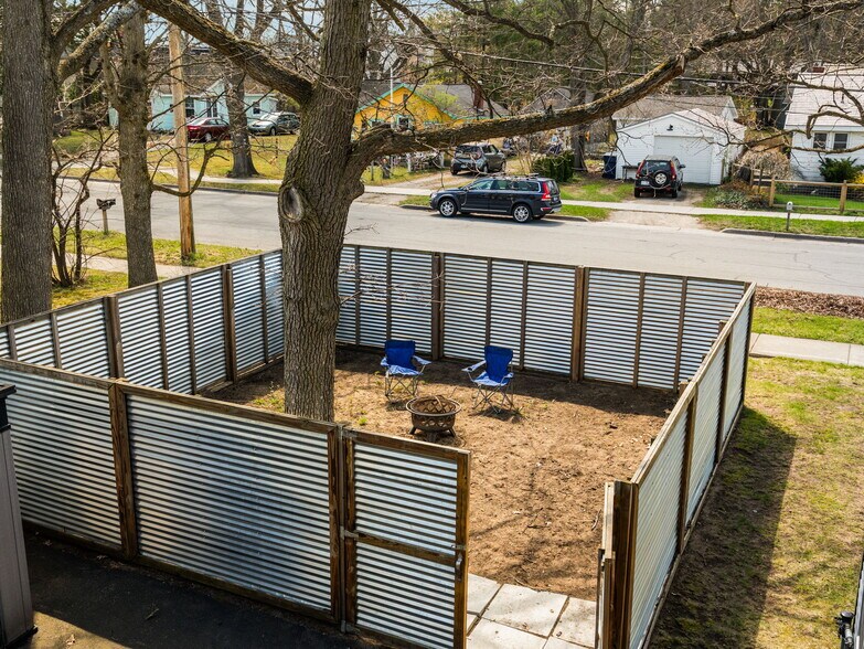 More Photos Of 1323 Cass St, Traverse City Flex For Sale