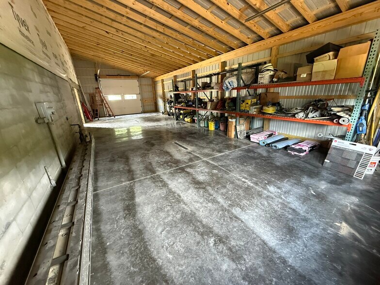 More Photos Of 1015 Trenton Ave, Uhrichsville Industrial For Sale