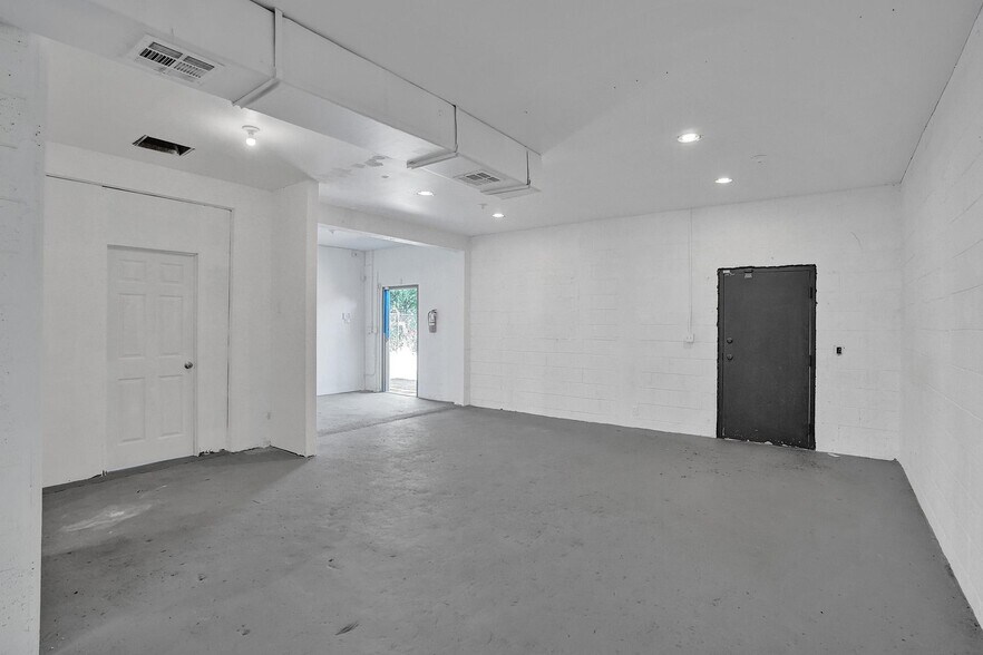 More Photos Of 3055-3057 Broward Blvd, Fort Lauderdale Storefront Retail Office For Sale